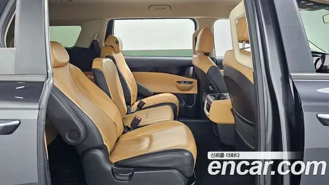 Kia Carnival 2021 — Фото 12/20