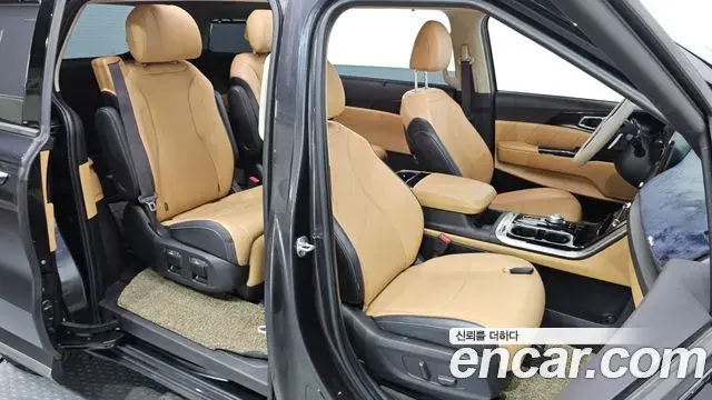 Kia Carnival 2021 — Фото 11/20