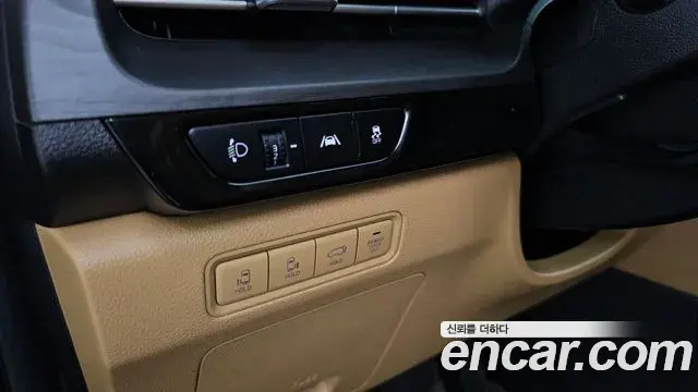 Kia Carnival 2021 — Фото 18/20