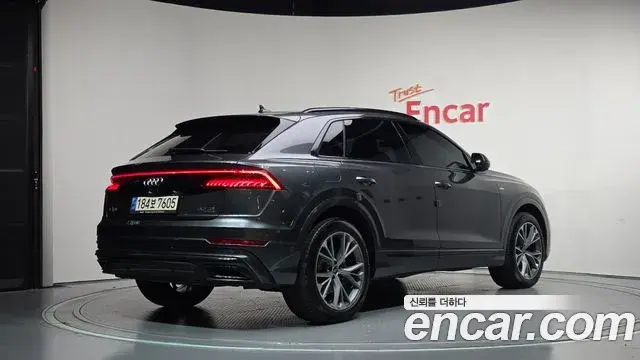 Audi Q7 2021 — Фото 2/20