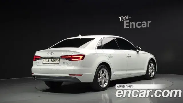 Audi A4 2018 — Фото 2/20