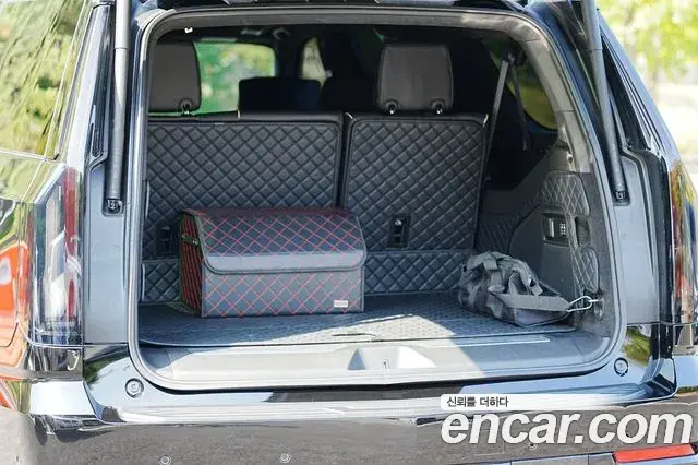 Cadillac Escalade 2025 — Photo 18/20