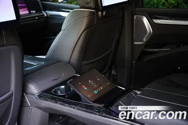 Cadillac Escalade 2025 — Photo 15/20