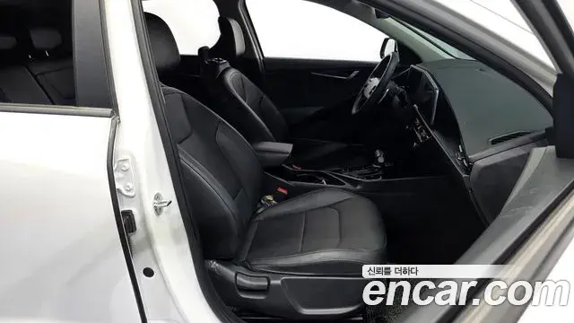 Kia Niro 2022 — Фото 11/20