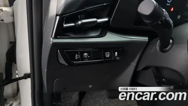 Kia Niro 2022 — Фото 18/20