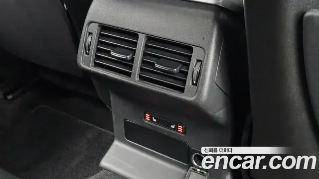 Land Rover Range Rover Velar 2019 — Şəkil 18/33