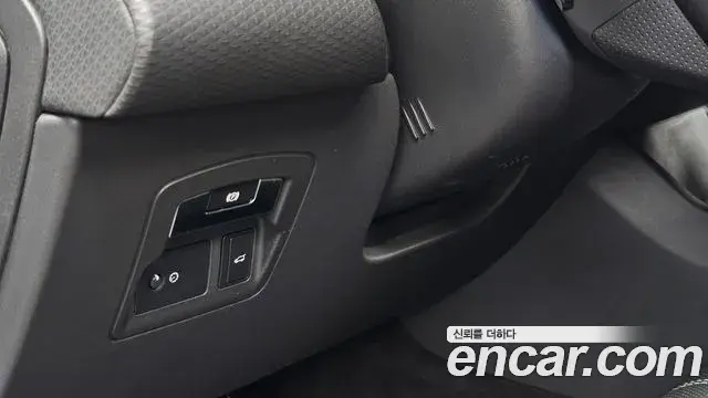 Land Rover Range Rover Velar 2019 — Şəkil 31/33