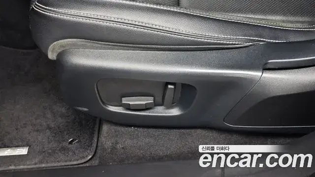 Land Rover Range Rover Velar 2019 — Şəkil 27/33