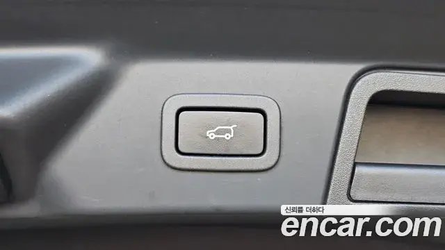 Land Rover Range Rover Velar 2019 — Şəkil 28/33
