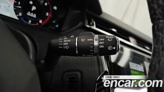 Land Rover Range Rover Velar 2019 — Şəkil 14/33