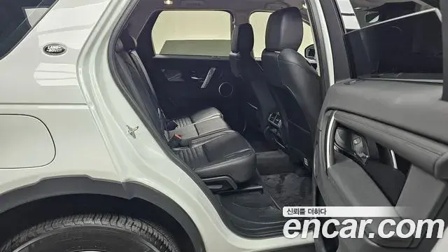 Land Rover Discovery Sport 2021 — Фото 11/20