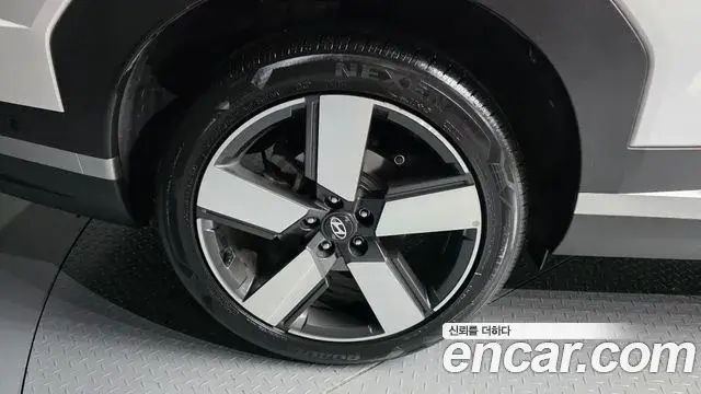 Hyundai Santa Fe 2023 — ფოტო 5/20