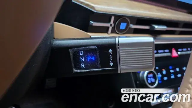Hyundai Santa Fe 2023 — ფოტო 9/20
