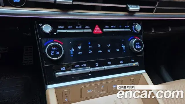 Hyundai Santa Fe 2023 — ფოტო 17/20