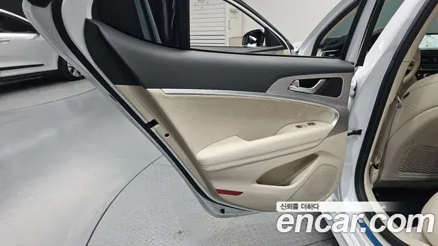 Genesis G70 2022 — ფოტო 28/30