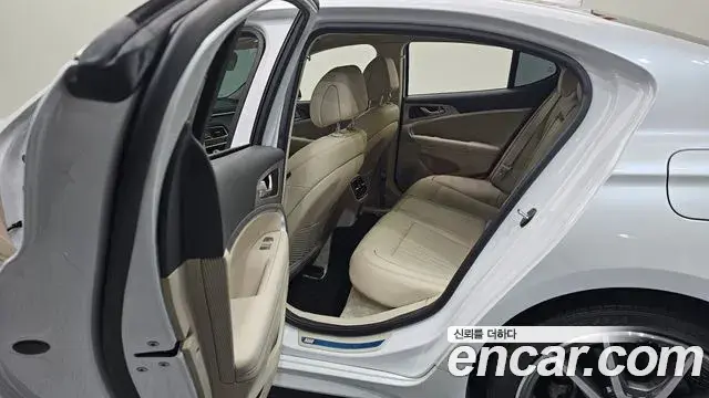 Genesis G70 2022 — ფოტო 29/30