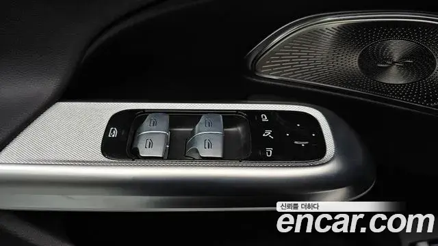 Mercedes-Benz E-Class 2024 — Фото 18/20