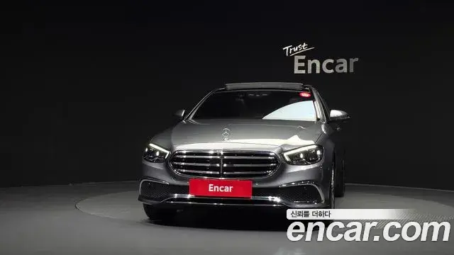 Mercedes-Benz E-Class 2022 — Photo 3/20