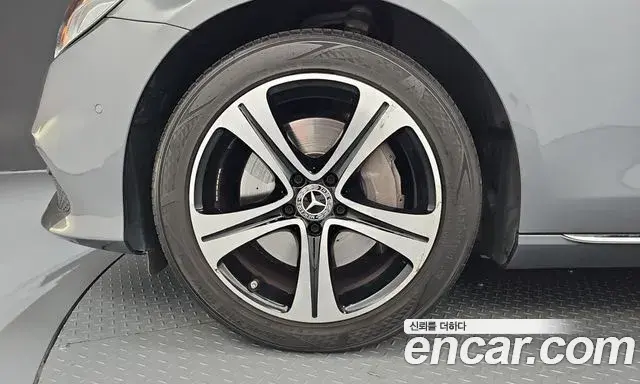 Mercedes-Benz E-Class 2018 — Фото 4/20