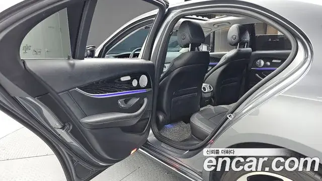 Mercedes-Benz E-Class 2018 — Фото 12/20