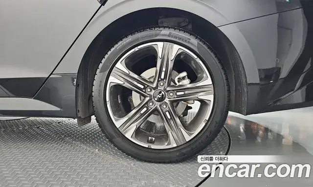 Kia K5 2023 — Şəkil 20/35