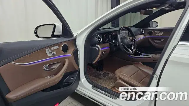 Mercedes-Benz E-Class 2021 — Фото 10/20