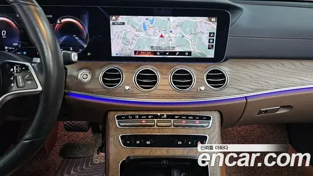 Mercedes-Benz E-Class 2021 — Фото 12/20