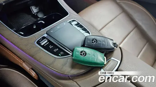 Mercedes-Benz E-Class 2021 — Фото 15/20