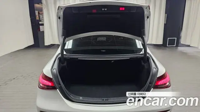 Mercedes-Benz E-Class 2021 — Фото 17/20