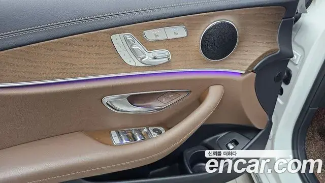 Mercedes-Benz E-Class 2021 — Фото 20/20