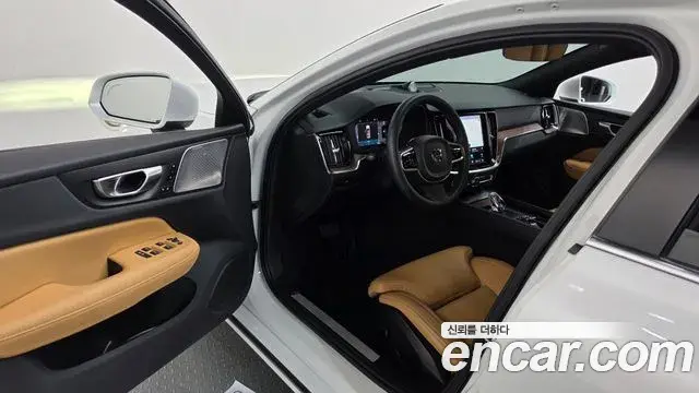 Volvo S60 2023 — Фото 10/20