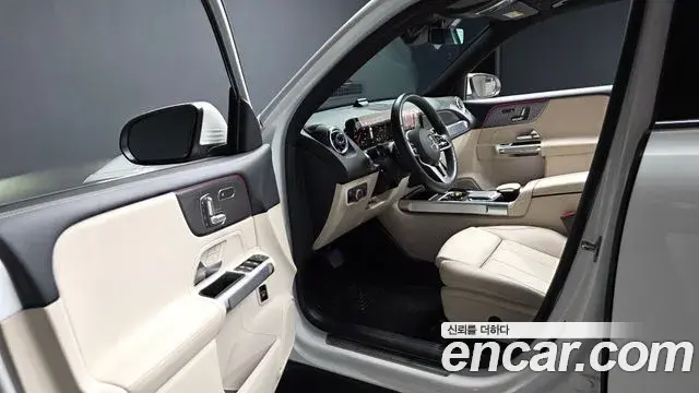 Mercedes-Benz GLB-Class 2022 — Фото 10/20