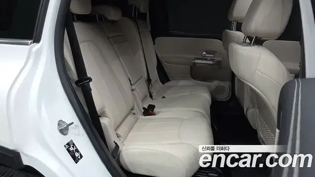 Mercedes-Benz GLB-Class 2022 — Фото 12/20