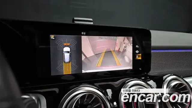 Mercedes-Benz GLB-Class 2022 — Фото 15/20
