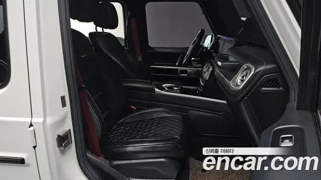 Mercedes-Benz G-Class 2020 — Photo 12/36