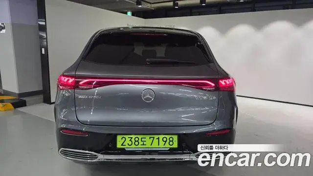 Mercedes-Benz EQE SUV 2024 — Photo 4/20