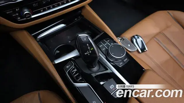 BMW 5 Series 2020 — Фото 9/20