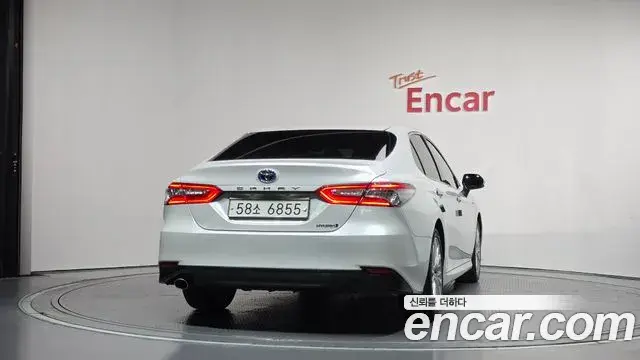 Toyota Camry 2018 — Photo 33/33