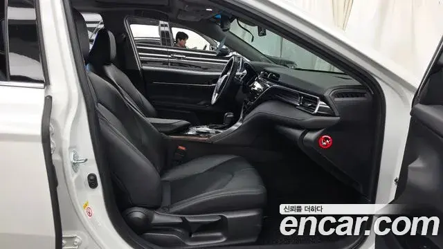 Toyota Camry 2018 — Photo 7/33