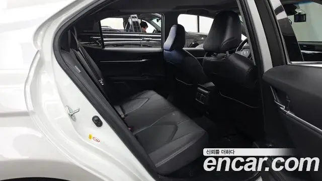 Toyota Camry 2018 — Photo 5/33