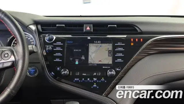 Toyota Camry 2018 — Photo 17/33