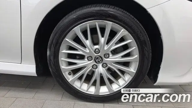 Toyota Camry 2018 — Photo 30/33