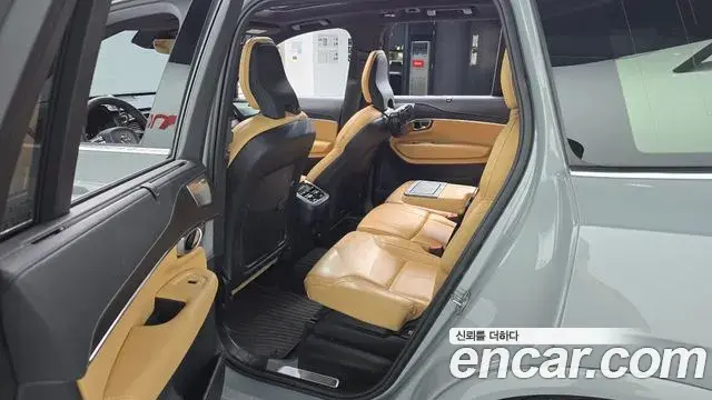 Volvo XC90 2023 — ფოტო 4/30