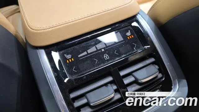 Volvo XC90 2023 — ფოტო 7/30