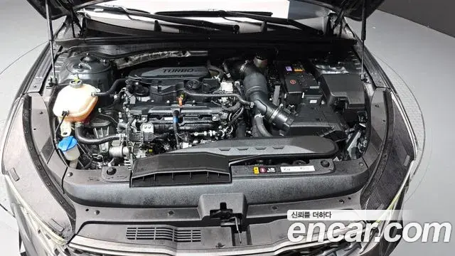 Kia K5 2022 — ფოტო 14/32
