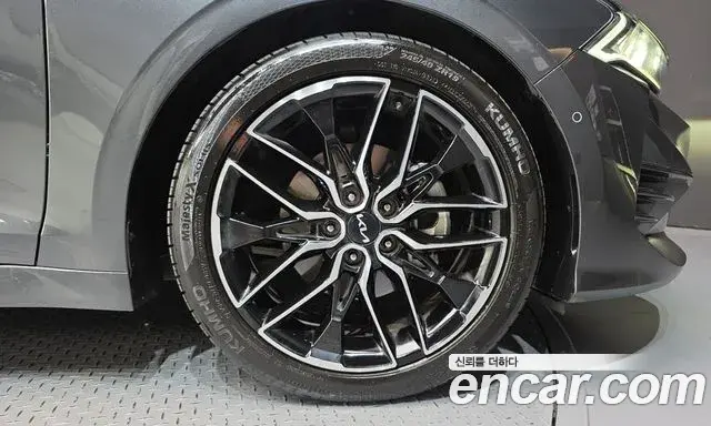 Kia K5 2022 — ფოტო 8/32