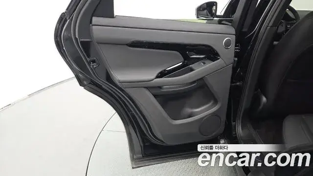 Land Rover Range Rover Evoque 2026 — Şəkil 31/33
