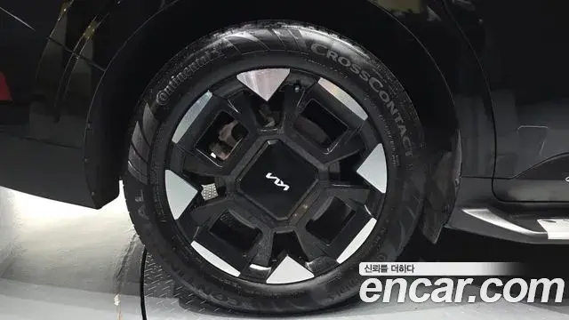 Kia Carnival 2023 — Photo 30/35