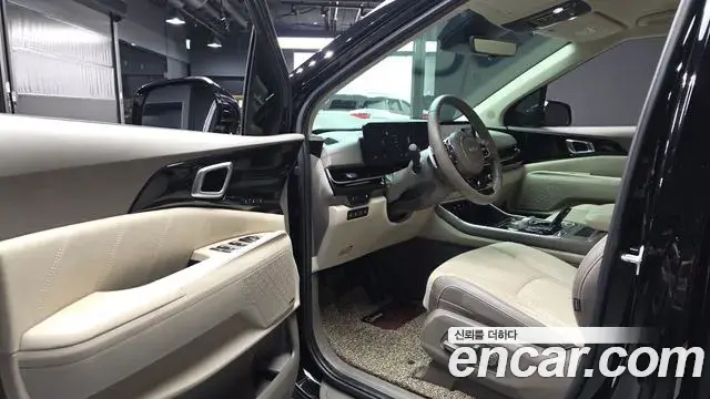 Kia Carnival 2023 — Photo 24/35