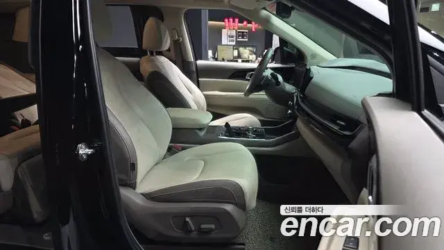Kia Carnival 2023 — Photo 20/35